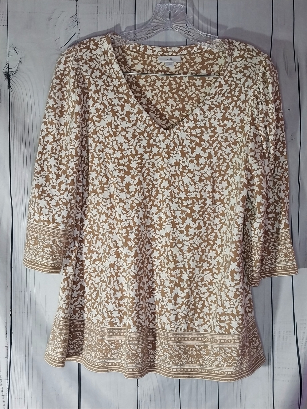 J. Jill Tan and White Floral V-Neck Boho 3/4 Sleeve Tunic Grandmacore Top